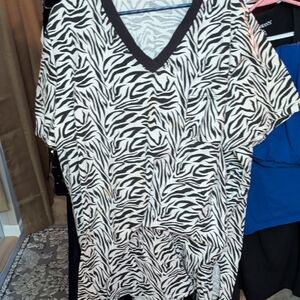 Dreams Co Zebra Print V-Neck Women's Top 3X/4X